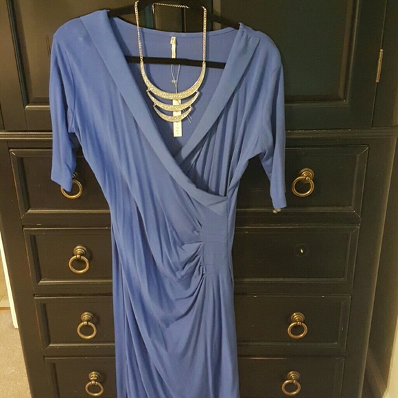 Nine 1 Eight Dresses & Skirts - Pretty Periwinkle v-neck dress.