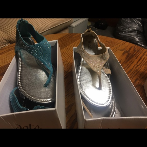 Dots Sandals size 9