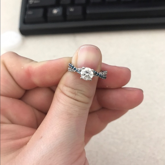Size 6 bridal white gold engagement ring 1cttw
