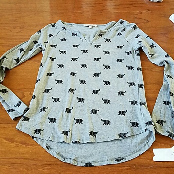 Long-sleeved elephant top