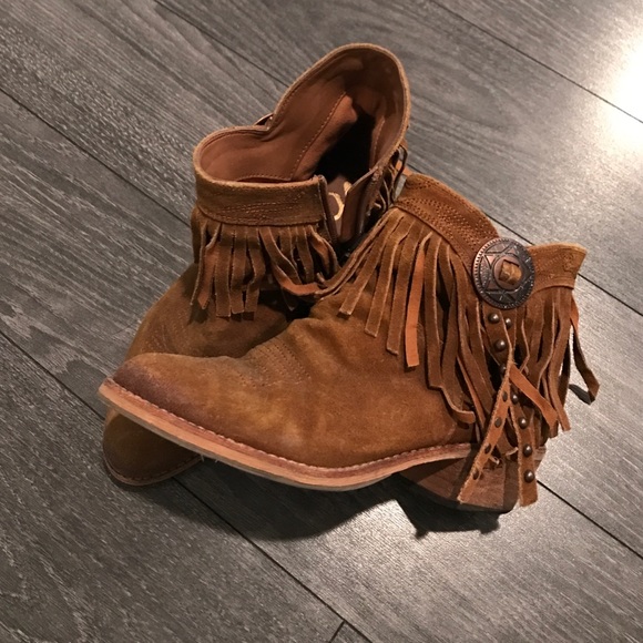 Brown, size 7, fringed, ankle boots.