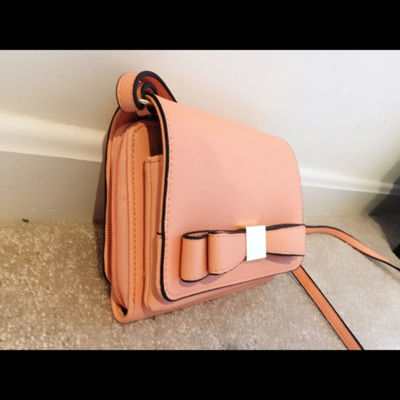Cute coral bow crossbody - Picture 2 of 4