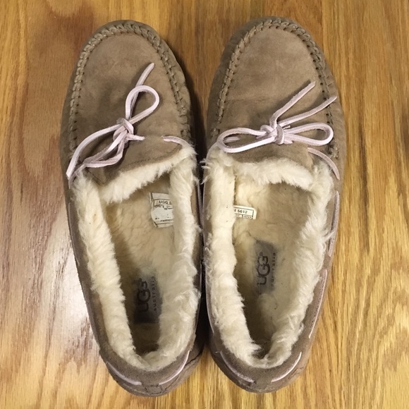 Size 9 Ugg Dakota Slippers in Tabacco