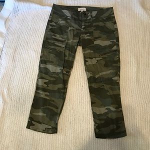 camo capris