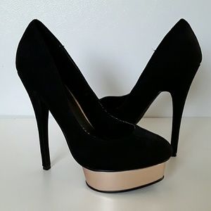 Black Roses Gold Pumps