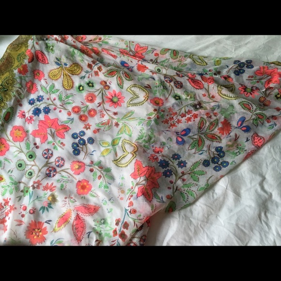 Patterned scarf - Picture 3 of 3