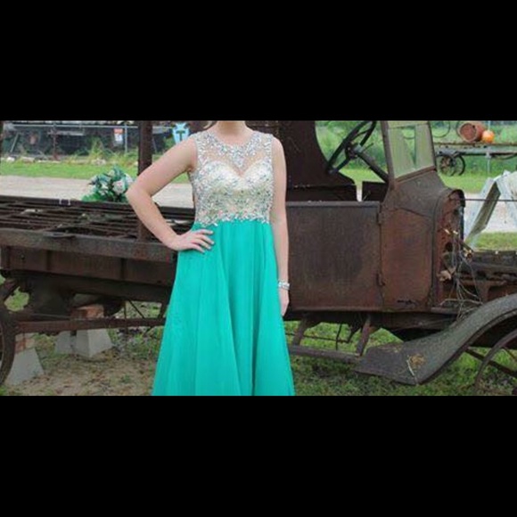 Prom Dress 👗 - Picture 4 of 4