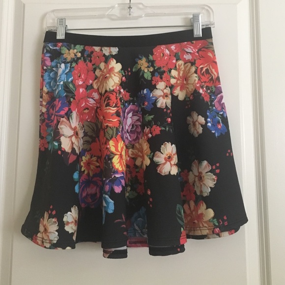 Floral mini skirt.