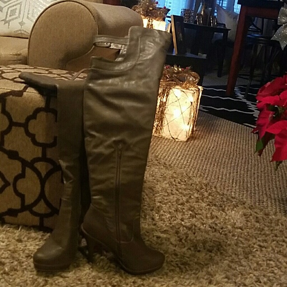 Boots - Picture 3 of 3