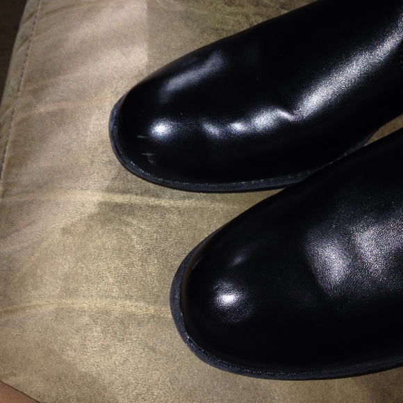 🛑🛑SOLD🛑🛑Ladies Black Low Heel Boots. - Picture 3 of 7