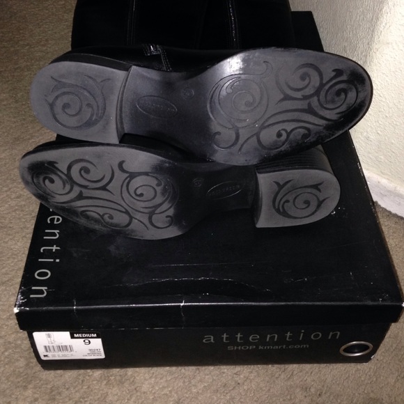 🛑🛑SOLD🛑🛑Ladies Black Low Heel Boots. - Picture 4 of 7