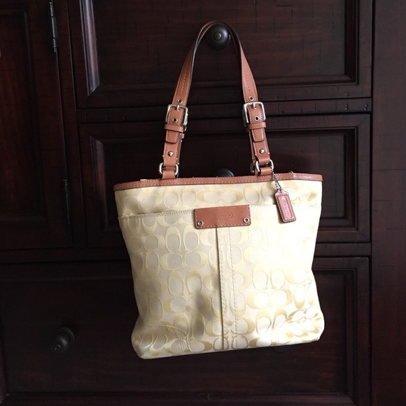 🍁🍂 FALL SALE! 🍂🍁 Yellow Coach Purse💛