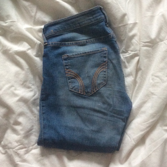 Hollister Medium Wash Ripped Size 5R