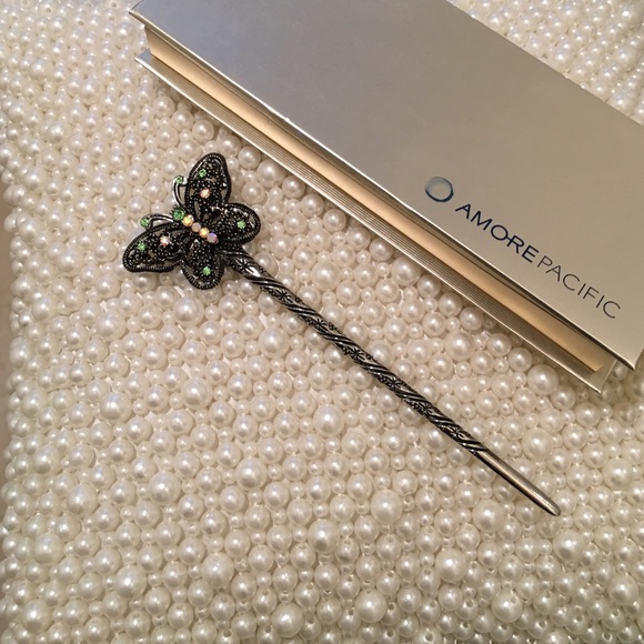 Butterfly hair pin