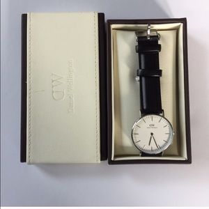 Auth 36mm Daniel Wellington silver/black watch