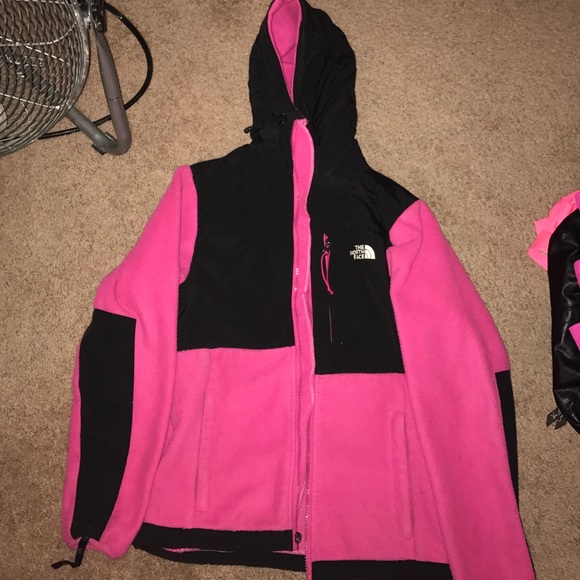 Jacket (bottom pull tab is missing)