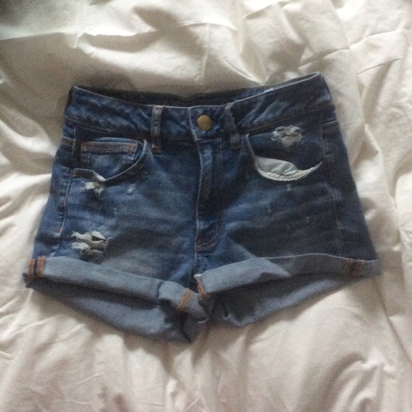 American Eagle distressed Denim Shorts Size 6