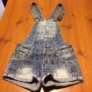 Overall shorts