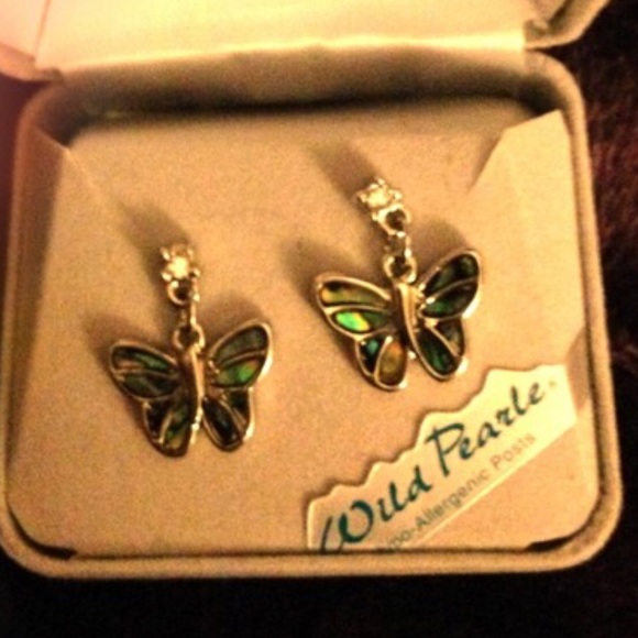 💞Beautiful Silver/Abalone Butterfly Earrings💞