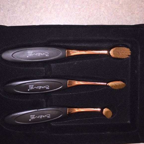 Trio Oval Makeup Brushes