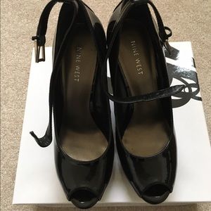 EUC Nine West patent leather platform wedges 6.5