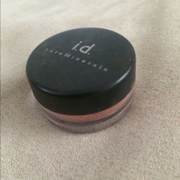 BareMinerals Glimmer Blush in Shade Amazing Amanda
