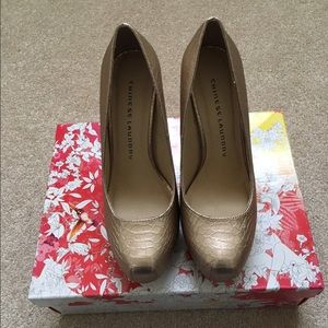 EUC Chinese Laundry gold platform heels. Size 7.