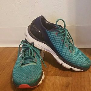 Under Armour Charged Speedform Gemini Running Shoe