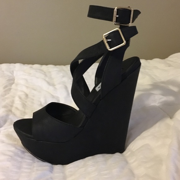 Steve Madden Wedges. Great condition. - Picture 2 of 3