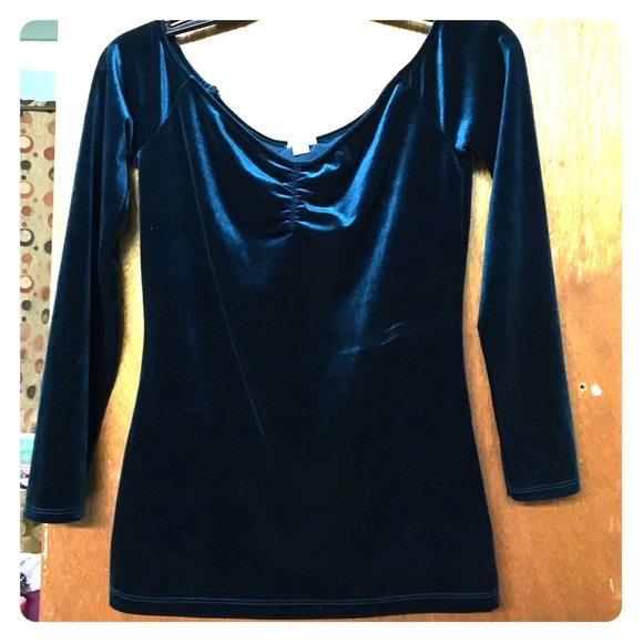 Garage size L velvet top new no tags.