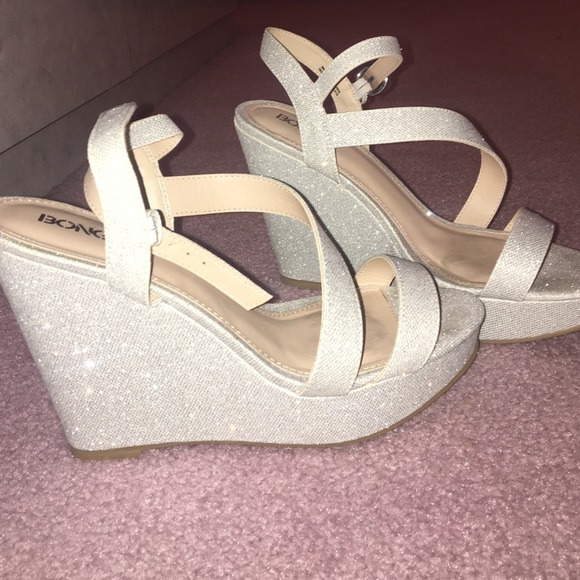 SPARKLY SILVER WEDGES