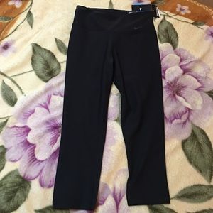 Nike Legend 2.0 Dri Fit capri active leggings