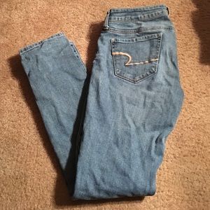 American Eagle light wash skinny jeans