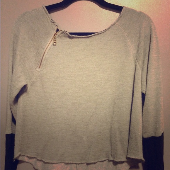 Gray top with zip detail!