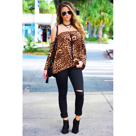 Off The Shoulder Leopard Print Top