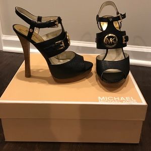 **REDUCED AGAIN** Michael Kors Mackenzie Sandal