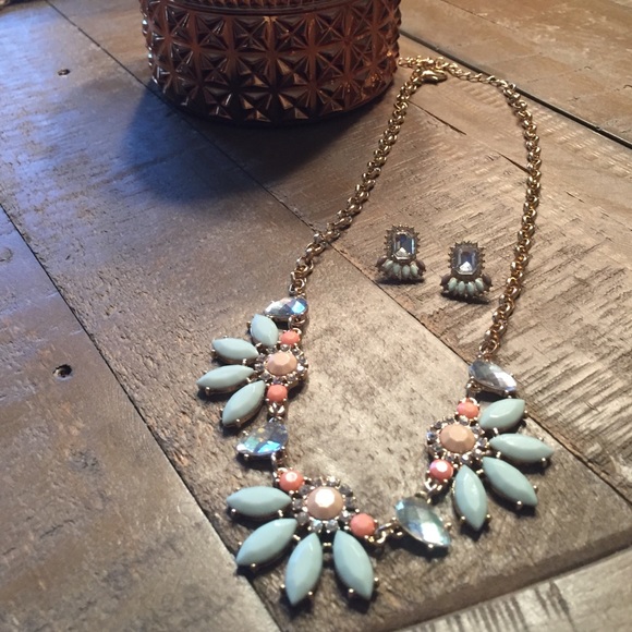 Altar'd State Statement Necklace & Earring set