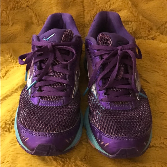 Barely worn mizuno sayonara wave running shoe
