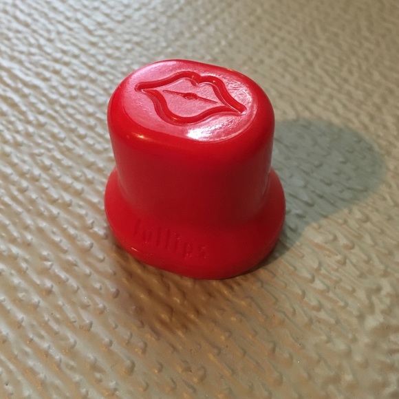 Fullips lips enhancer