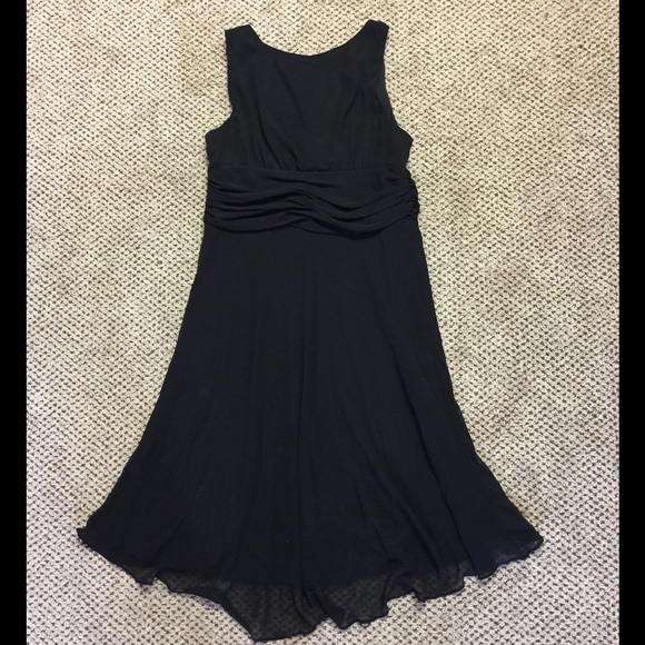 🚨Black flower detail dress🚨 - Picture 2 of 3