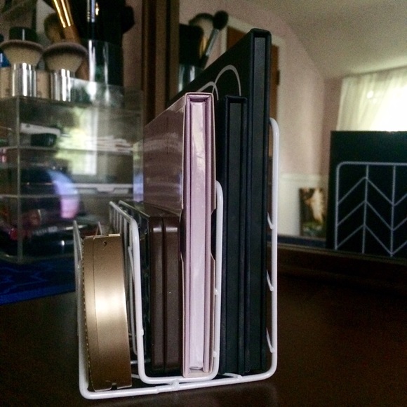 White Makeup Palette Organizer - NEW - Picture 2 of 3