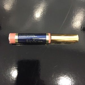 First love Lipsense color