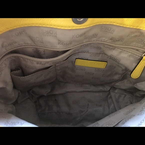 Michael Kors purse - Picture 4 of 6