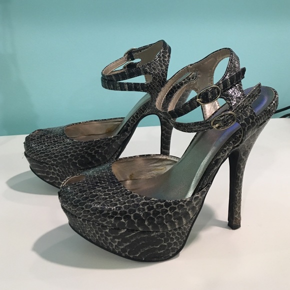 Olive Snakeskin design heels - Picture 4 of 4