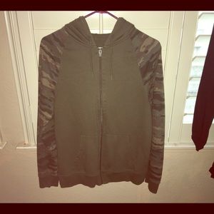 LIKE NEW Camo Style Zip Up Hoodie Size Small🔥🔥