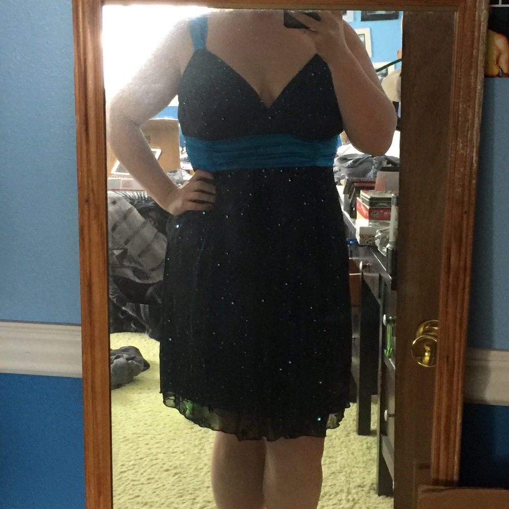 🚨Dark blue flower accented dress🚨 - Picture 1 of 4