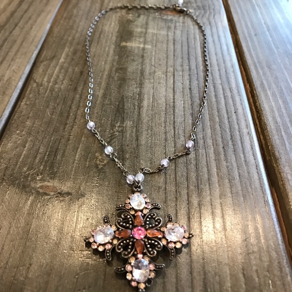 Vintage Guess short pink necklace