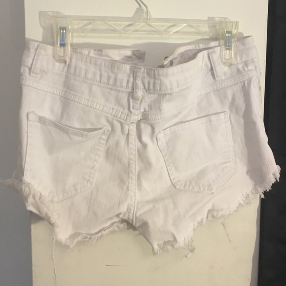 White high waisted shorts - Picture 3 of 4