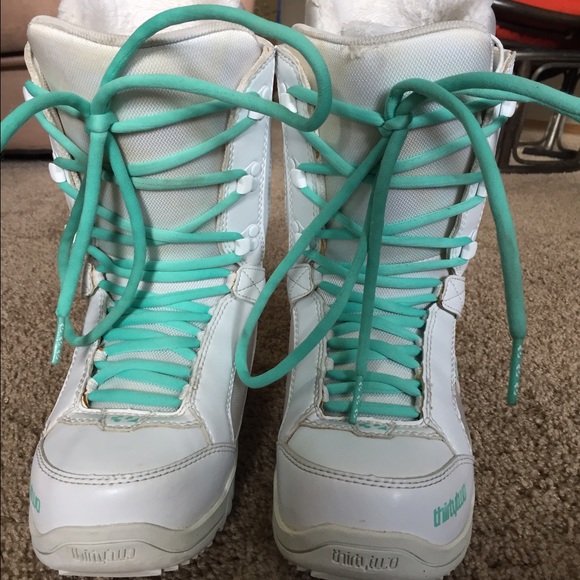 Snowboard boots