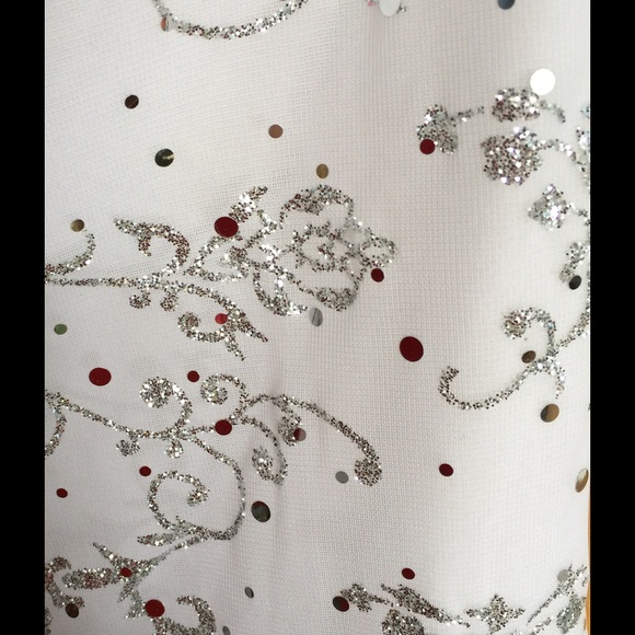 🚨White halter dress with silver flower detail🚨 - Picture 4 of 4